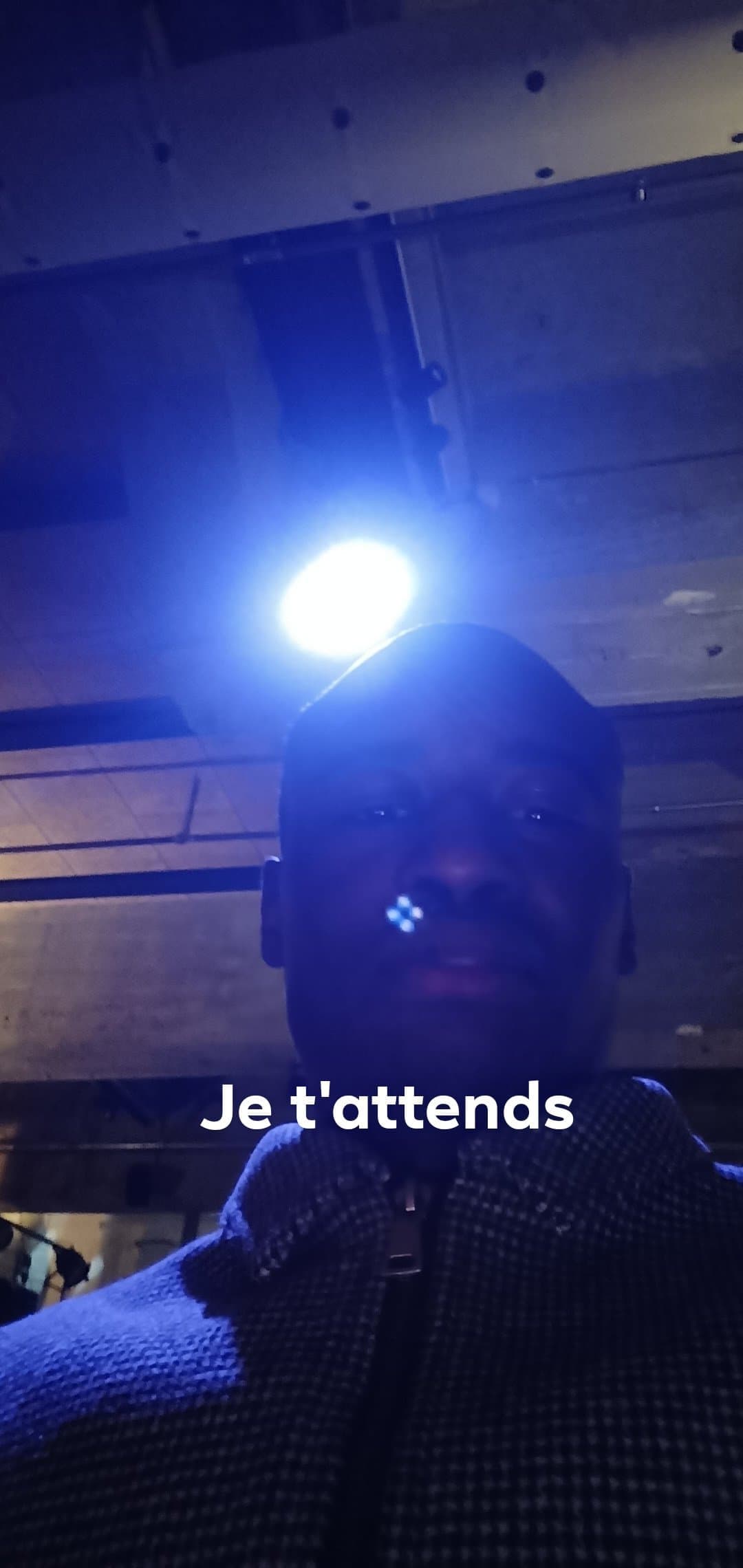 Selfie avec ecrit Je t'attends